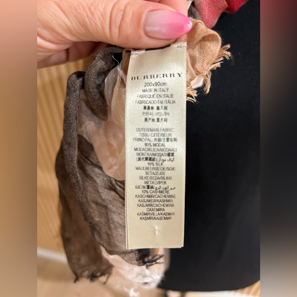 Burberry authentic cotton luxurious scarf 🔥 - Picture 9 of 16